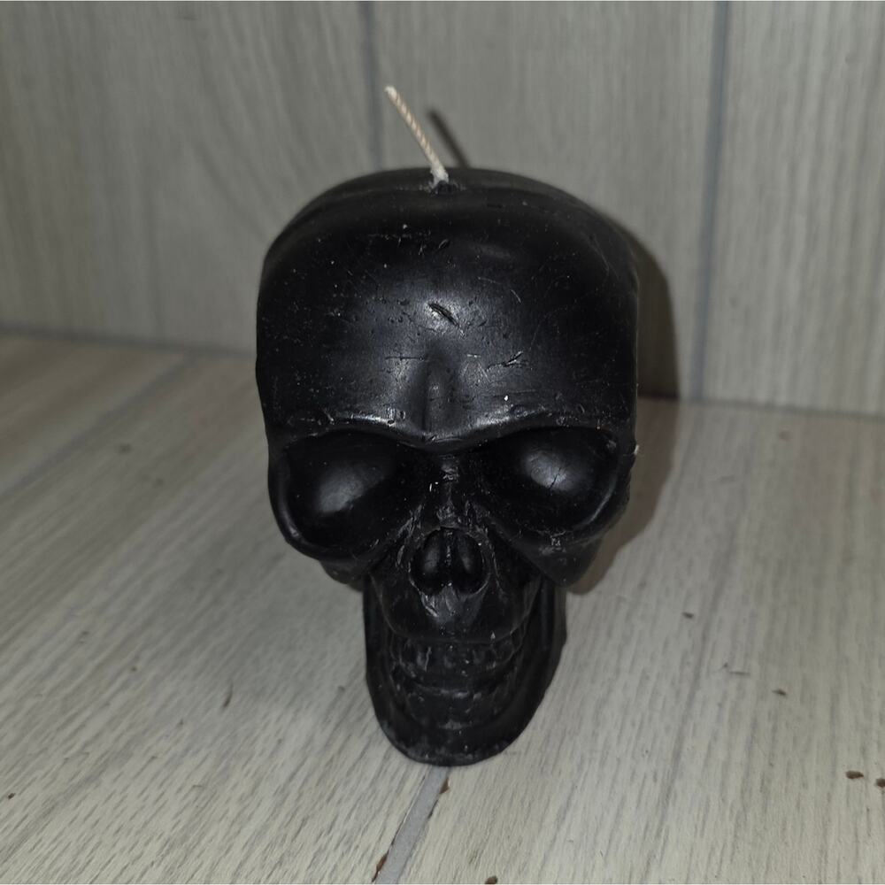 Black Skull All Natural Bees Wax Candle Burns For 40 Hours Halloween Spooky